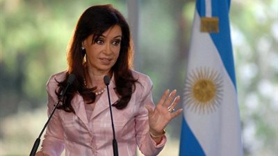 عودة رئيسة الأرجنتين للعمل بعد إجراء عملية جراحية لإزالة تجمع دموى في المخ