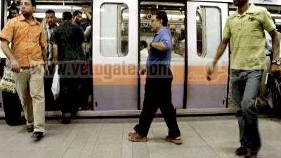 المواطنون يفتحون محطة مترو شبرا الخيمة بالقوة