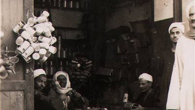 بالصورة.. محال بيع وتصنيع فوانيس رمضان عام 1939