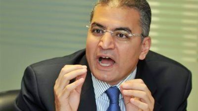 عصام سلطان يطالب النائب العام برفع الحصانة عن الزند