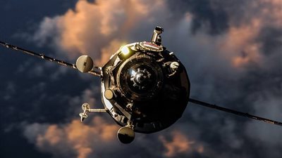 صاروخ روسي يغادر الأرض محملًا بـ3 أطنان مواد غذائية