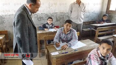 بالفيديو والصور.. محافظ الفيوم يتفقد امتحانات الشهادة الابتدائية