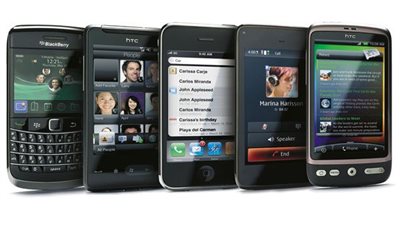 نائب رئيس «تنظيم الاتصالات» يحذر من تطبيقات الهواتف الذكية