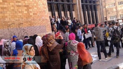 طلاب الإرهابية يواصلون تظاهراتهم بجامعة الإسكندرية