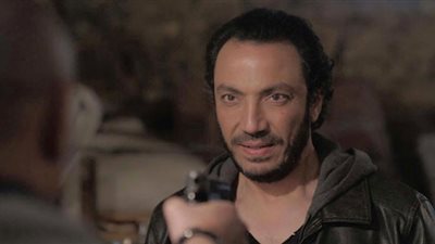 طارق لطفي يشتري جواز سفر مزورا في 