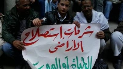 عاملو الإصلاح الزراعى بأسوان يواصلون إضرابهم لليوم الثاني