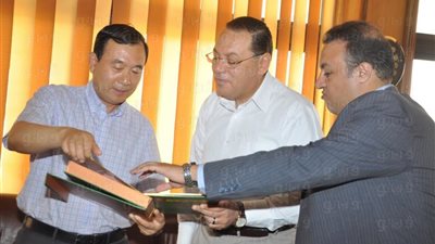 وفد تعليمى من ولاية نيغشيا الصينية يزور جامعة قناة السويس