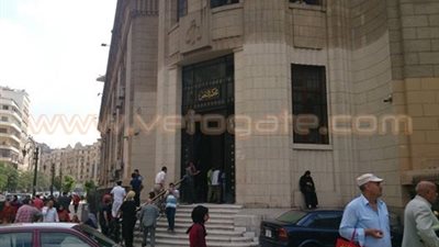 إخلاء دار القضاء من الصحفيين تمهيدًا لفض اعتصام أسرة علاء عبد الفتاح