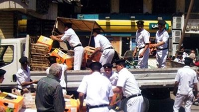 إغلاق المقاهي المخالفة ورفع 40 عائقا حديديا بالجيزة