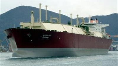 بالصور.. ضبط سفينة قطرية تصرف الزيت بالبحيرات المرة.. وأوامر عليا بالعفو عنها