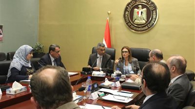 بالصور..«التعاون الدولي» تناقش تطوير السكك الحديدية