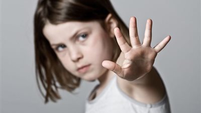 7 خطوات تحمى طفلك من التحرش أثناء غيابك