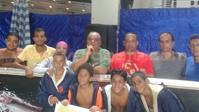 لاعبو الشمس يحطمون الرقم القياسي في سباحة 50 متر تتابع