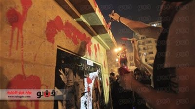 «دم النصب التذكارى يتفرق بين الحركات».. قوى سياسية تتهم «الإخوان» بتحطيمه.. «تمرد» تلغى فعاليات «محمد محمود».. «الحجرى»: أهالى الشهداء هدموا «تمث