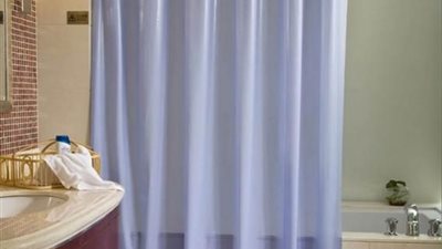 3 خطوات لتنظيف ستائر الحمام بمنقوع النشادر