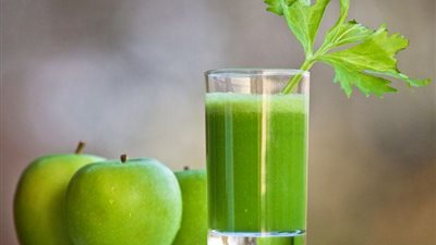 مشروب التفاح الأخضر بالخيار والزنجبيل لإنقاص الوزن