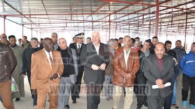 بالصور.. وقفة بالإسماعيلية لتأييد المحافظ بعد افتتاحه لمنطقة السوق الجديد