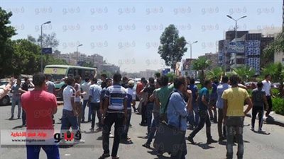 بالصور.. طلاب الإرهابية يقطعون طريق الأتوستراد بمدينة نصر