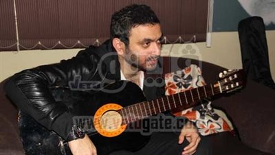 «تامر حسنى» يهنئ «كريم محسن» بالكليب الجديد