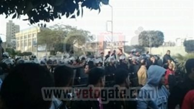 تشيكلان من الأمن المركزى لتأمين منزل 