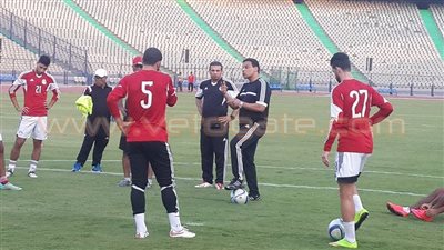 البدرى يفتتح معسكر المنتخب الأوليمبي باجتماع مع معاونيه