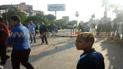 بالصور.. أهالي المحلة يقطعون الطريق بعد إصابة شخصين برصاص «ميري»