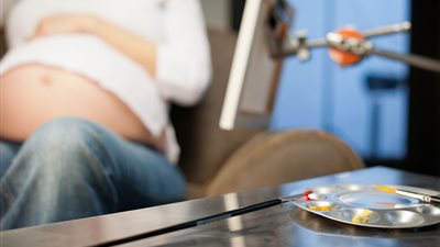 بالفيديو والصور.. «أجنة» ترسم لوحات