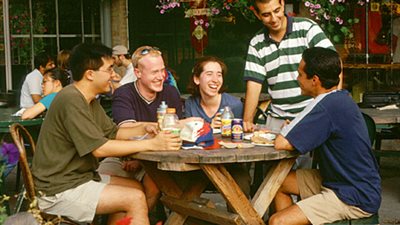 كيف يستمتع الأبوان بحياتهما الاجتماعية؟