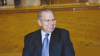 تعميق أرصفة ميناء غرب بورسعيد 16 مترا