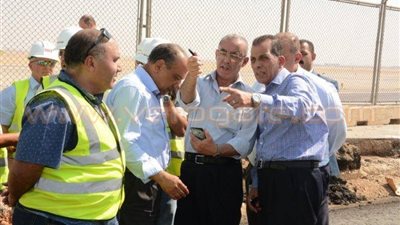 بالصور.. وزير الطيران يتفقد الأعمال الإنشائية بمبنى الركاب 2