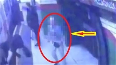 بالفيديو.. محاولة قتل امرأة محجبة بمترو الأنفاق في بريطانيا