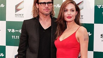 أنجلينا جولي وبراد بيت ينفيان شائعة طلاقهما