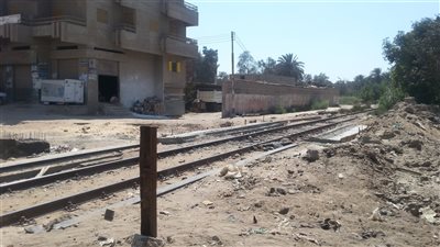 بالفيديو والصور.. غلق مزلقان الصالحية القديمة يثير غضب أهالي الشرقية