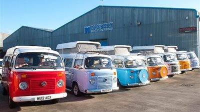 بالصور..فولكس فاجن توقف إنتاج السيارة الشهيرة «كومبى»