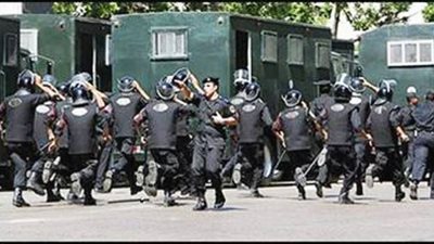 قوات الأمن تتمركز أمام نادي الشمس تحسبًا لتظاهرات 