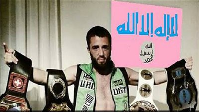 بالفيديو والصور.. «خواجات داعش».. 30 ألف إرهابي أجنبي يقاتلون في صفوف التنظيم.. فيديوهات قتل الأجانب تكشف «الجهادي جون».. وبطل العالم في الملاكمة ومغنية الروك البريطانية أشهر المنض