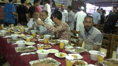 بالصور.. إفطار جماعي لأسر الصيادين المحتجزين في السودان بالدقهلية