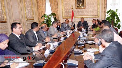 بالصور.. محلب يناقش مع المستثمرين كيفية ضبط الأسواق.. ممثلو «الدواجن الوطنية وبيتي وجهينة» يتعهدون بعدم رفع الأسعار.. ووزير التموين يؤكد الانتهاء من منظومة الخبز الجديدة خلال أسبوعين