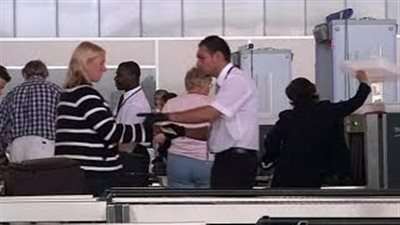 بالفيديو.. إجراءات أمنية مشددة بمطارات بريطانيا تحسبًا لتهريب قنابل