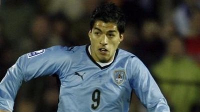 سواريز يتقاسم لقب هداف أوروجواى التاريخي مع فورلان