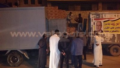 بالصور.. تموين مطروح يوزع حمولات «الزيت» المتأخرة على قرى المحافظة