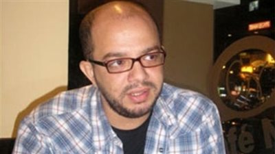 عمر طاهر يطالب بكتابة أسماء قتلة الشهداء على النصب التذكارى