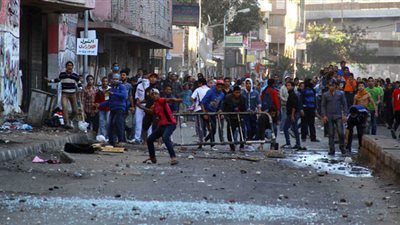 قوات الأمن تفرق مظاهرة للإخوان بأرض اللواء