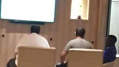 بالصورة.. «هيثم عرابي» يتابع مباراة الأهلي والترجي مع «إيفونا» بالمغرب