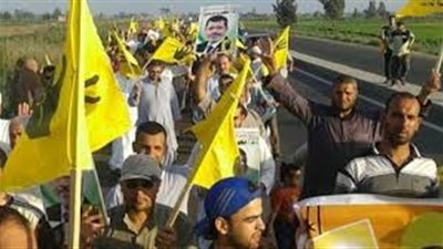 عناصر الإرهابية تنظم سلسلة بشرية بمسقط رأس المعزول