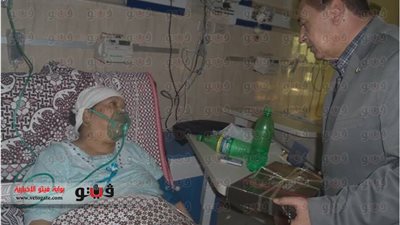 بالفيديو والصور.. سكرتير جنوب سيناء يوزع كعك العيد على المرضى