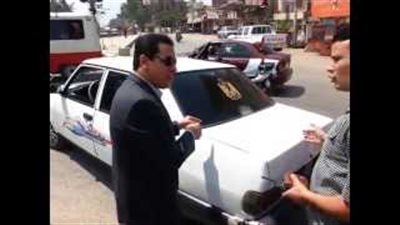 بالفيديو.. محافظ الشرقية يسجل مخالفة لسيارة «شرطى»: «مينفعش أنت قدوة»