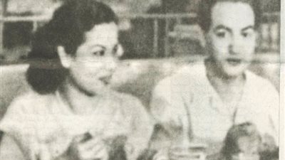 صورة نادرة لمحمد فوزي ومديحة يسري في إفطار ستوديو الأهرام