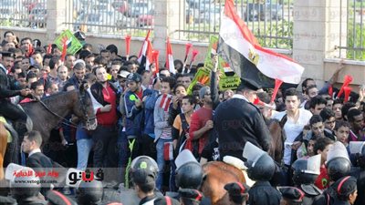 تزايد أعداد الجماهير أمام ملعب الدفاع الجوى