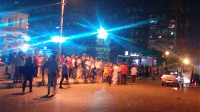 بالصور.. شاب يهدد بالانتحار من أعلي «برج» ويطالب بحضور محافظ الشرقية